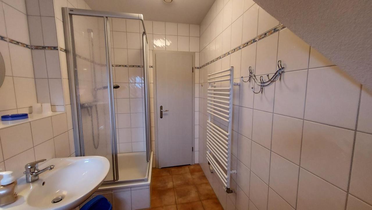 Ferienwohnung Im Uhlenhuus Wiek auf Rügen Exteriör bild