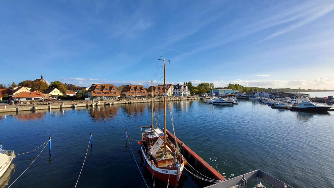 Ferienwohnung Im Uhlenhuus Wiek auf Rügen Exteriör bild