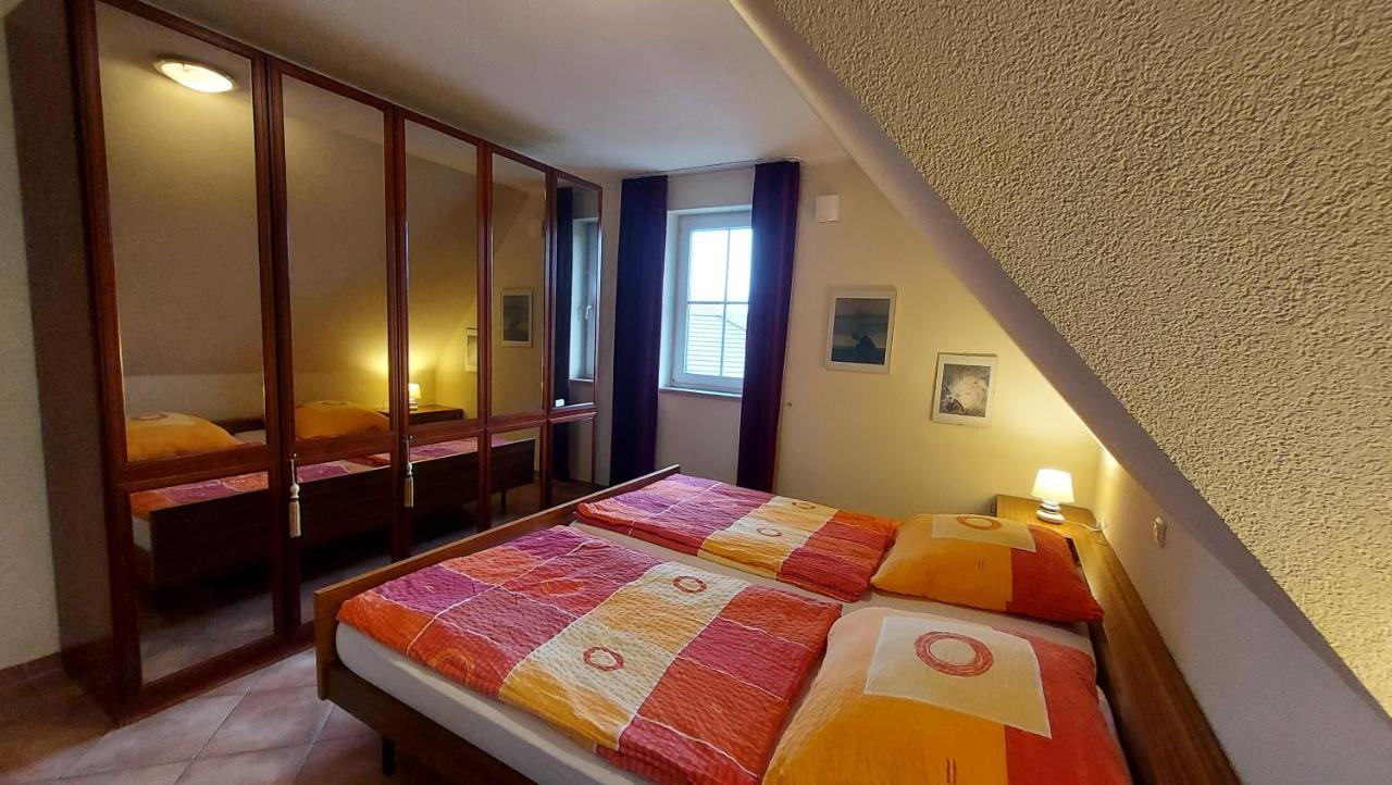 Ferienwohnung Im Uhlenhuus Wiek auf Rügen Exteriör bild
